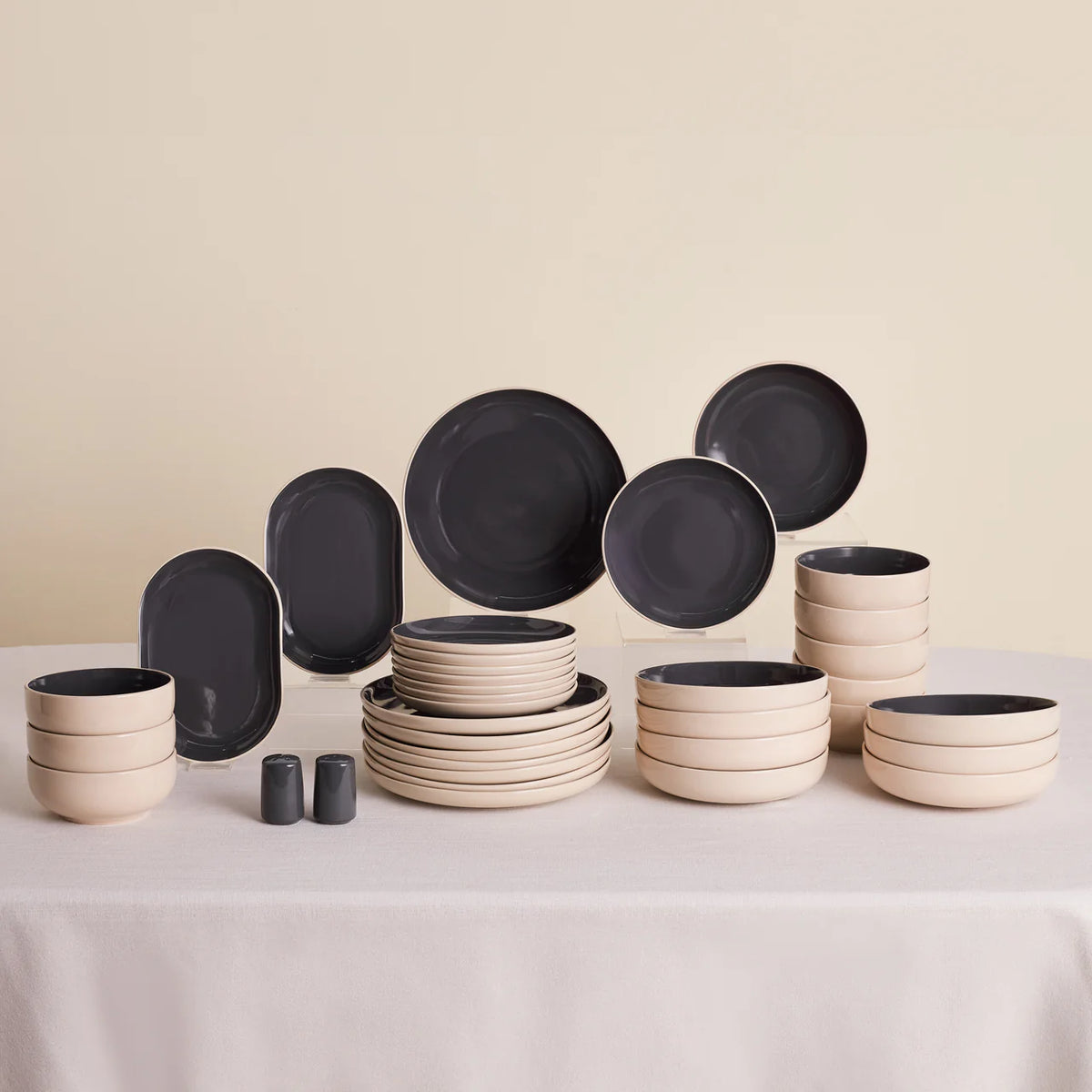 Karaca Terra 36-Piece Anthracite Dinnerware Set voor 8 persoon