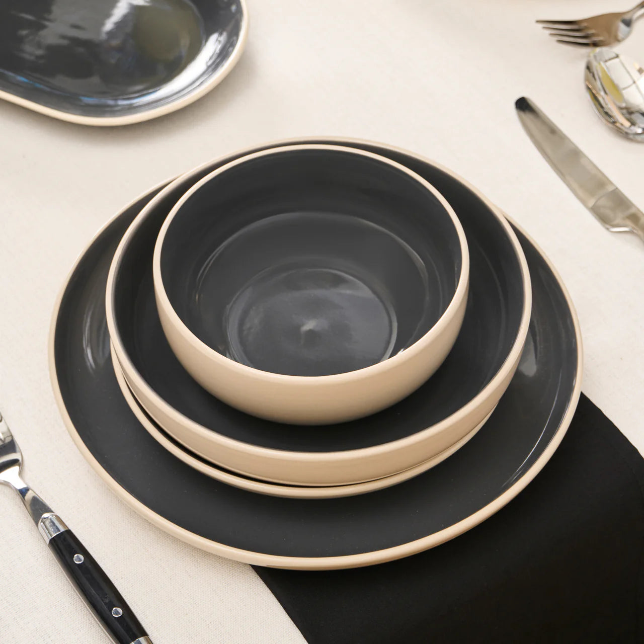 Karaca Terra 36-Piece Anthracite Dinnerware Set voor 8 persoon