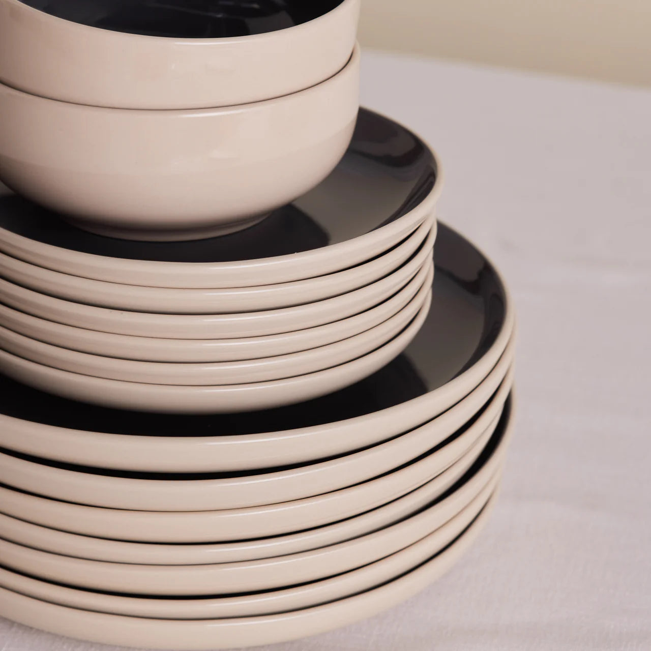 Karaca Terra 36-Piece Anthracite Dinnerware Set voor 8 persoon
